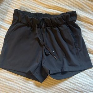 Lululemon on the fly 3” shorts